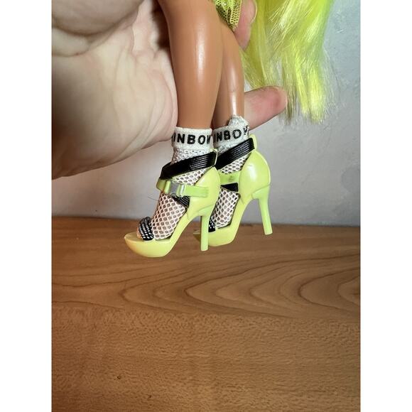 Rainbow High Karma Nichols – Neon Green Fashion Doll Only - Picture 8 of 8